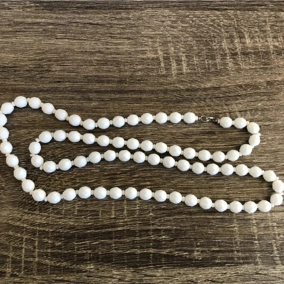 Vtg Faceted Milk Glass Beaded  Necklace - Picture 5 of 5